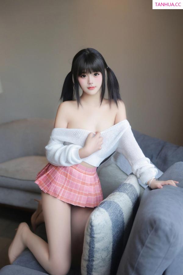   [XiuRen]高清写真图 2024.04.17 No.8404 徐若兮 新人美腿第4张图片